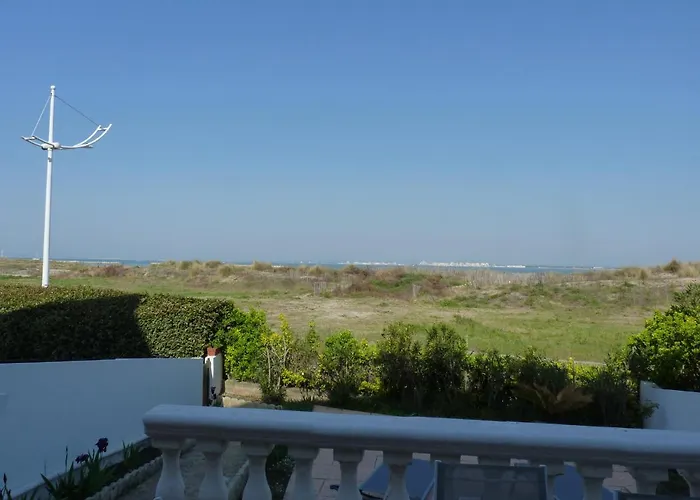 Apartamento Sol-y-days Flamant, Superbe En Rez De Jardin Avec Grande Terrasse Et Jardinet, Face A La Le Grau-du-Roi